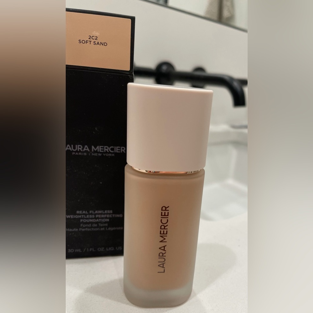 Laura Mercier Real Flawless Weightless Perfection Foundation - 2C2 Soft Sand